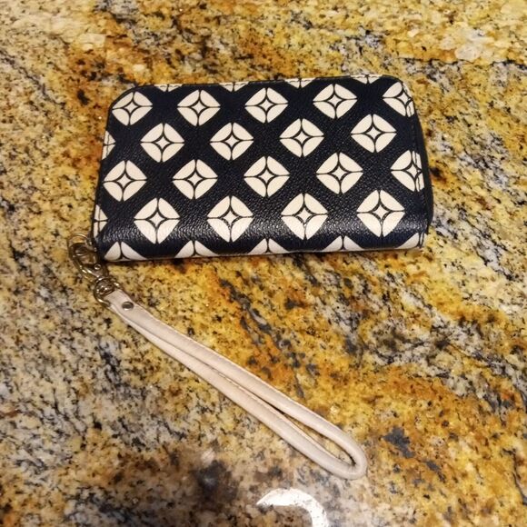 Fossil Women’s Sydney White and Black Zipper Zip Around Wristlets Wallet - Picture 9 of 9